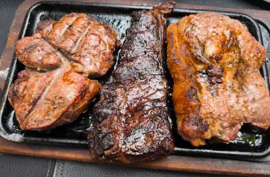 Selección de cortes recién salidos de la parrilla